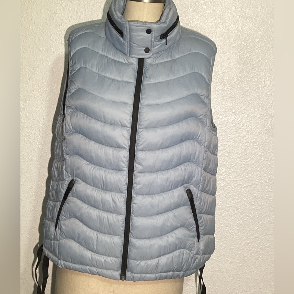 Bernardo blue puffy vest size large